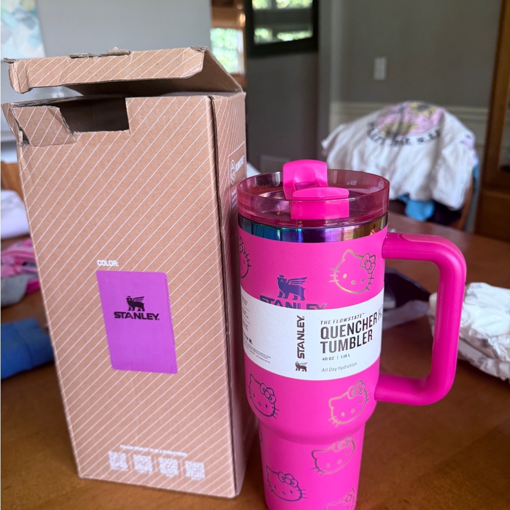 Brand new in box Hello Kitty 40 oz  Pink Quencher Tumbler with Straw